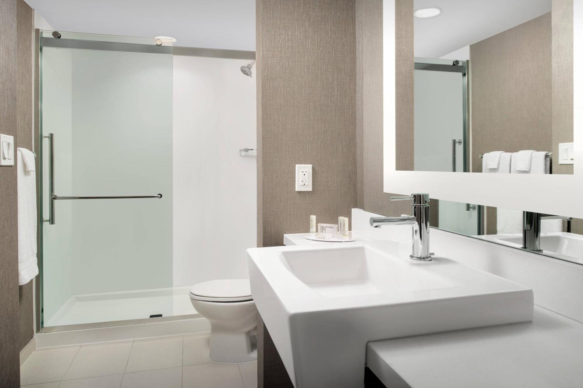 Springhill By Marriott Atlanta Perimeter Center 3*